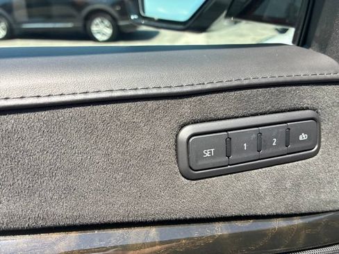 Used 2019 Cadillac Escalade ESV Platinum AWD/4WD image 6