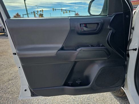 Used 2019 Toyota Tacoma SR image 8
