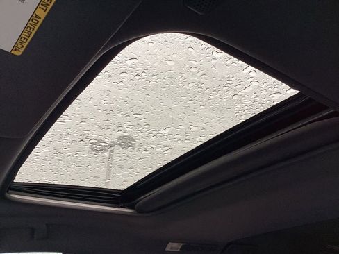 Used 2021 Toyota Sienna XSE w/ XSE Plus Package image 4