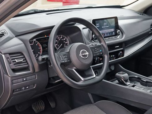 Used 2024 Nissan Rogue SV FWD image 13