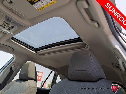 Used 2021 Toyota RAV4 XLE w/ Convenience Package AWD/4WD image 5