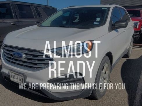 Certified 2021 Ford Edge SE image 2