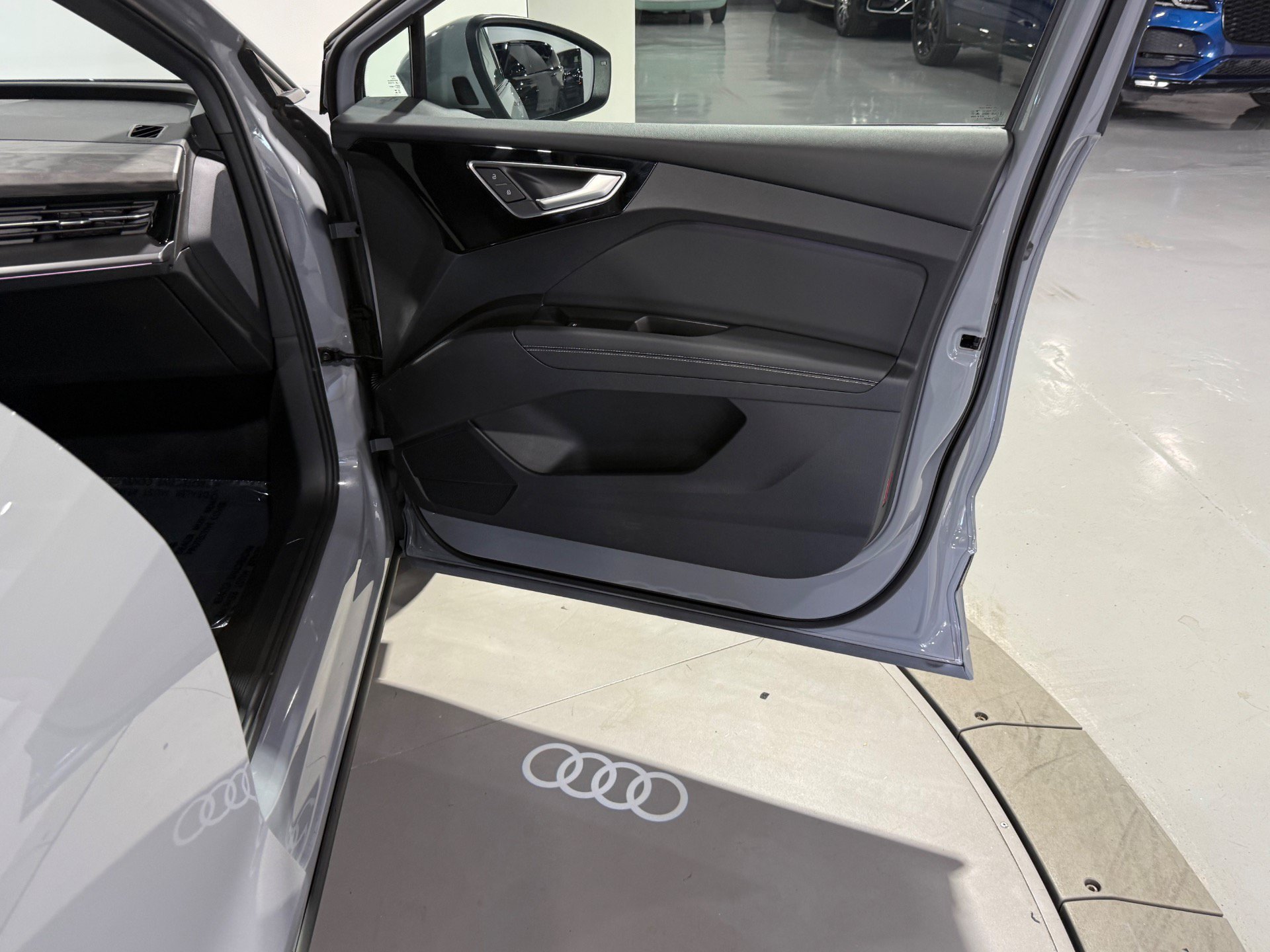 Used 2023 Audi Q4 e-tron Premium Plus w/ Premium Plus AWD/4WD image 45