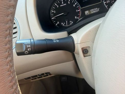 Used 2015 Nissan Pathfinder SL w/ SL Tech Package AWD/4WD image 24
