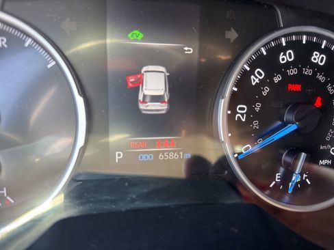 Used 2021 Toyota RAV4 LE AWD/4WD image 10