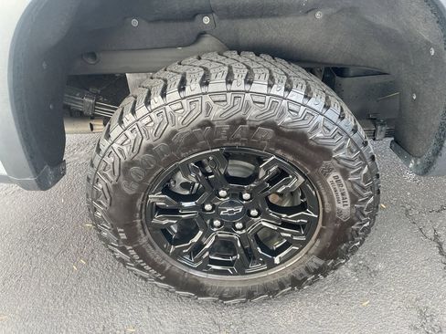 Used 2024 Chevrolet Silverado 1500 ZR2 w/ Technology Package image 13