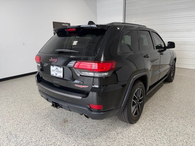Used 2019 Jeep Grand Cherokee Trailhawk w/ Trailhawk Luxury Group AWD/4WD image 3