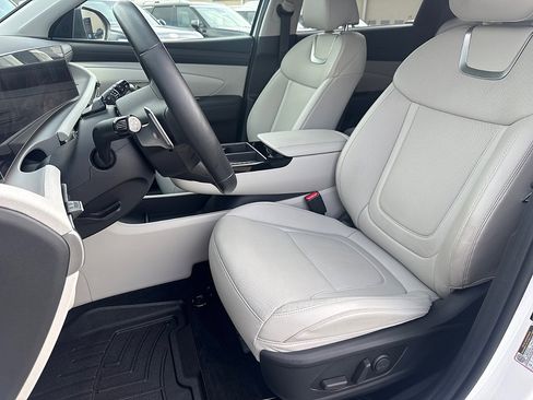Used 2025 Hyundai Tucson Limited FWD image 13