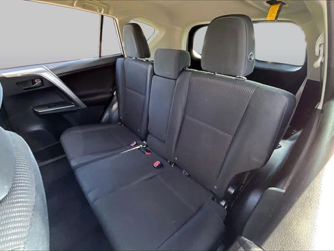 Used 2018 Toyota RAV4 LE FWD image 20