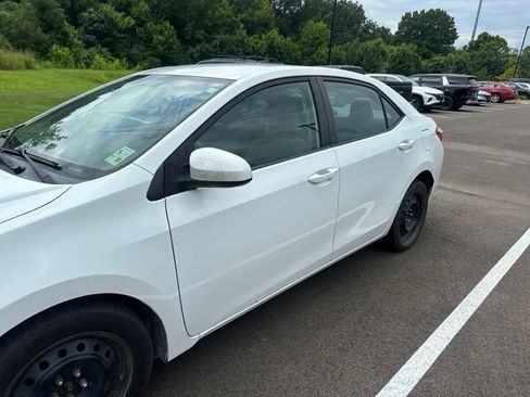 Used 2015 Toyota Corolla LE FWD image 9