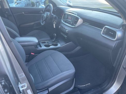 Used 2016 Kia Sorento AWD w/ LX Convenience Package image 28