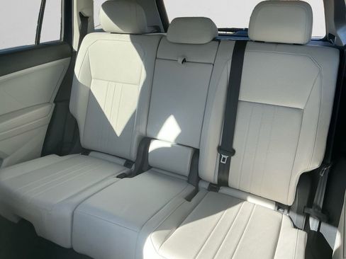 Used 2023 Volkswagen Tiguan SE w/ Panoramic Sunroof Package image 13