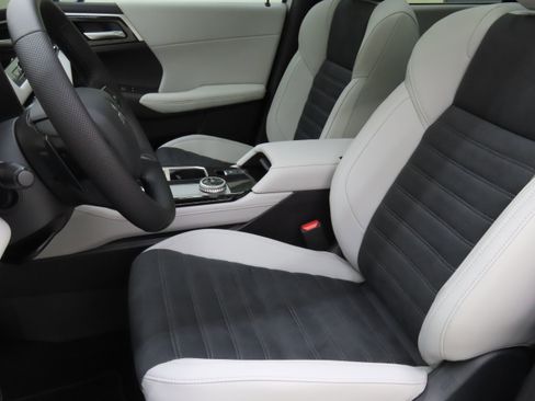 New 2025 Mitsubishi Outlander SE image 10