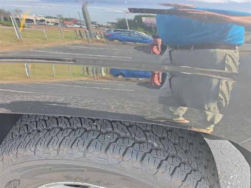 Used 2023 Chevrolet Colorado LT w/ LT Convenience Package II image 5