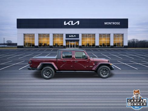 Used 2021 Jeep Gladiator Overland AWD/4WD image 4