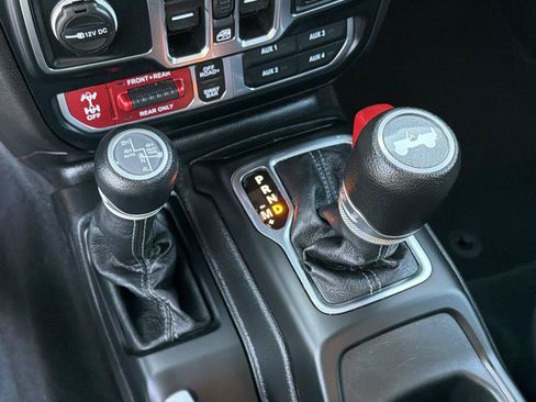 Used 2024 Jeep Wrangler Unlimited Rubicon 4xe AWD/4WD image 30