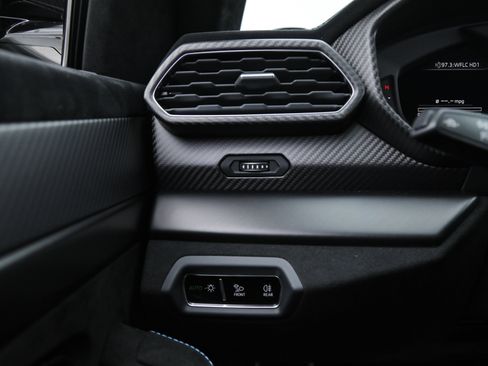 Used 2023 Lamborghini Urus Performante image 33