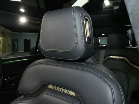 Used 2022 Rivian R1S Launch Edition image 9