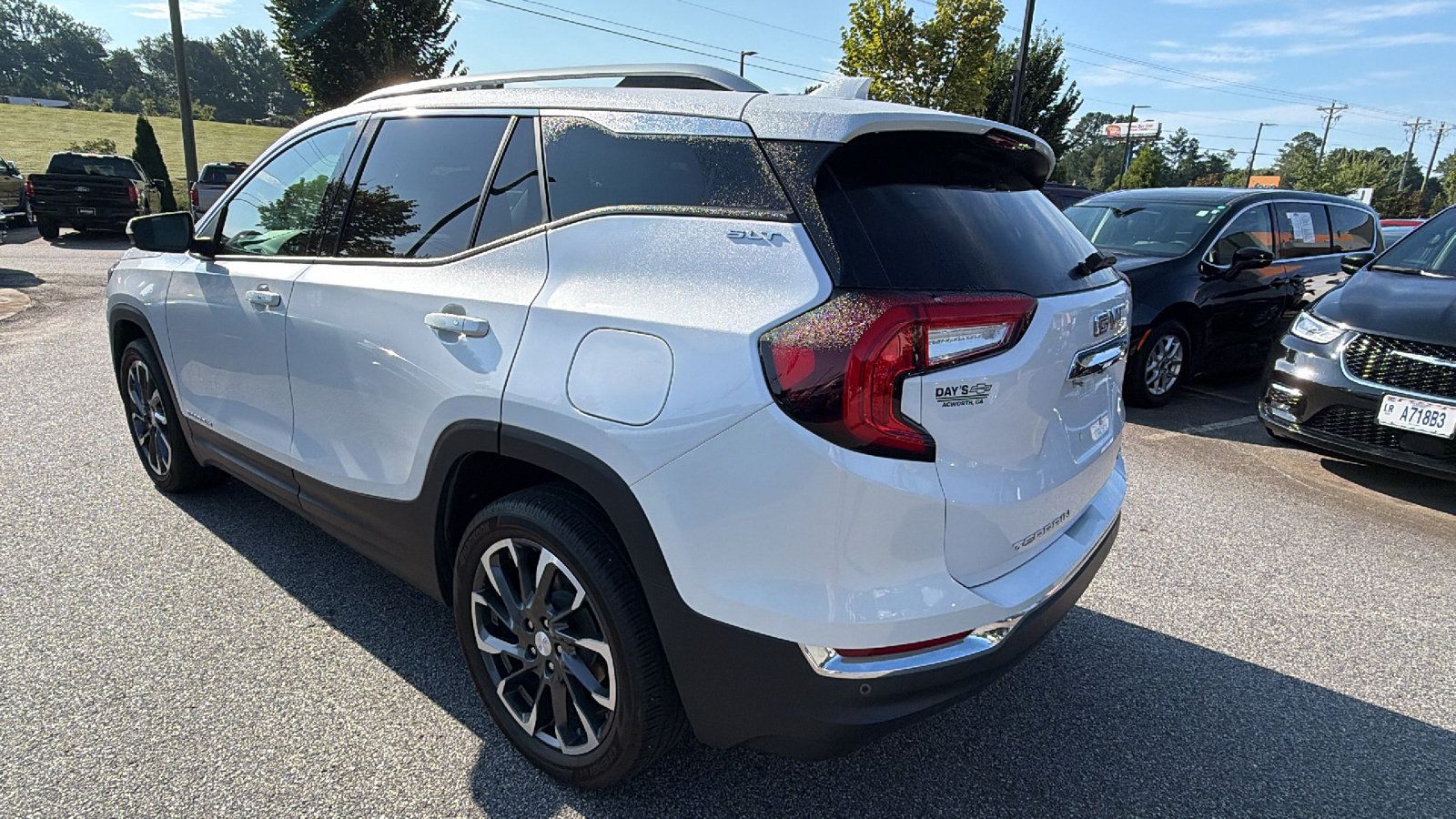 Used 2022 GMC Terrain SLT w/ Infotainment Package II AWD/4WD image 10