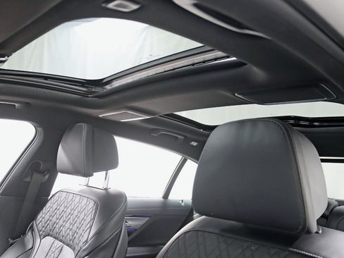 Used 2019 BMW 750i xDrive w/ M Sport Package image 28