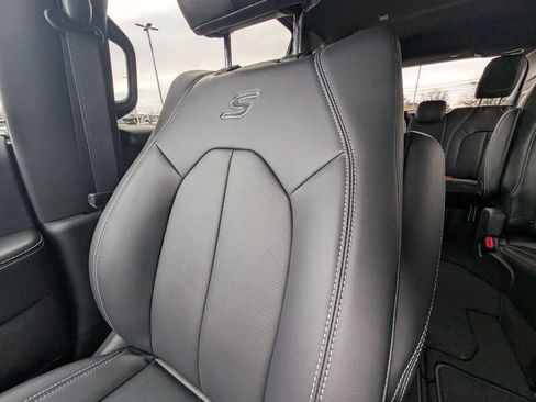 New 2026 Chrysler Pacifica Select w/ S Appearance Package image 13