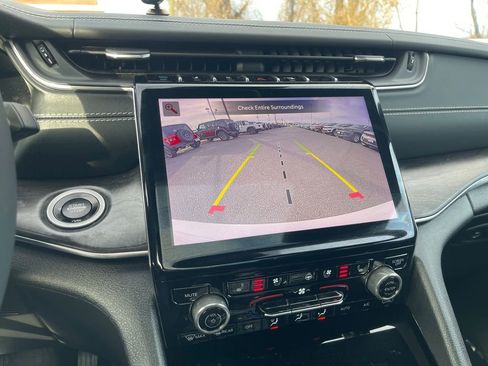 Used 2022 Jeep Grand Cherokee Overland w/ Luxury Tech Group IV image 20