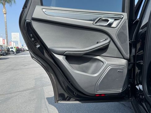 Used 2025 Porsche Macan image 39
