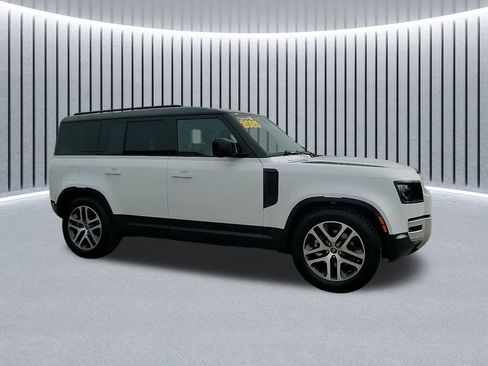 Used 2025 Land Rover Defender 110 S image 3