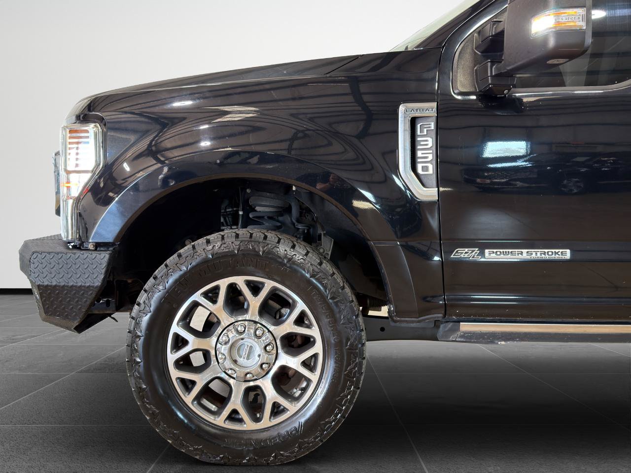 Used 2021 Ford F350 Lariat w/ Lariat Ultimate Package AWD/4WD image 3