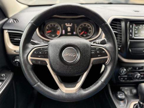 Used 2014 Jeep Cherokee Latitude AWD/4WD image 18