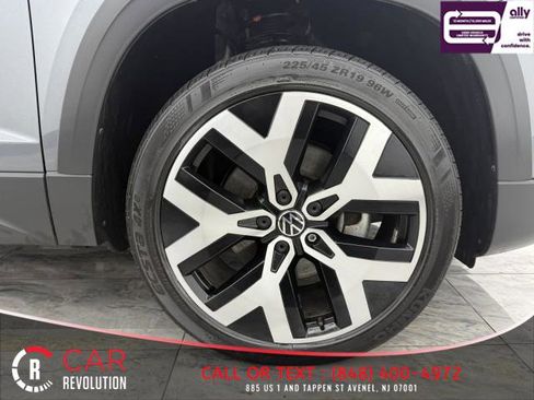 Used 2022 Volkswagen Taos SEL w/ Panoramic Sunroof Package image 9