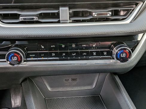 Used 2026 Chevrolet Equinox LT w/ Convenience Package II image 17