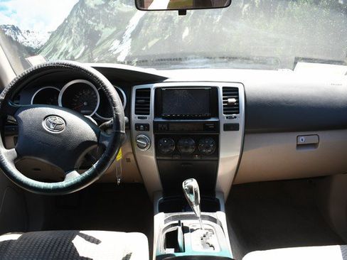 Used 2007 Toyota 4Runner SR5 AWD/4WD image 18