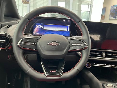 Certified 2024 Chevrolet Equinox EV RS image 29