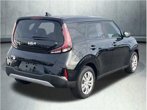 Used 2023 Kia Soul LX image 12