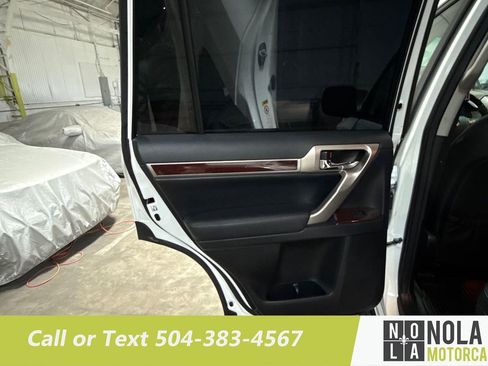 Used 2014 Lexus GX 460 w/ Premium Package AWD/4WD image 25