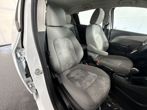 Used 2020 Chevrolet Sonic LT image 31