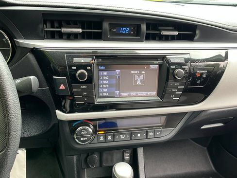 Used 2015 Toyota Corolla LE FWD image 16