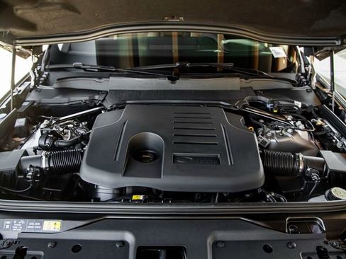 New 2025 Land Rover Discovery Metropolitan Edition image 31