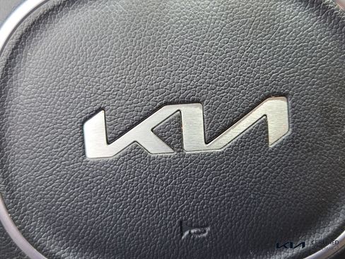 Certified 2023 Kia Carnival LX FWD image 27