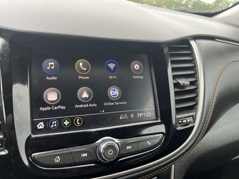 Used 2022 Chevrolet Trax LT w/ LT Convenience Package image 18