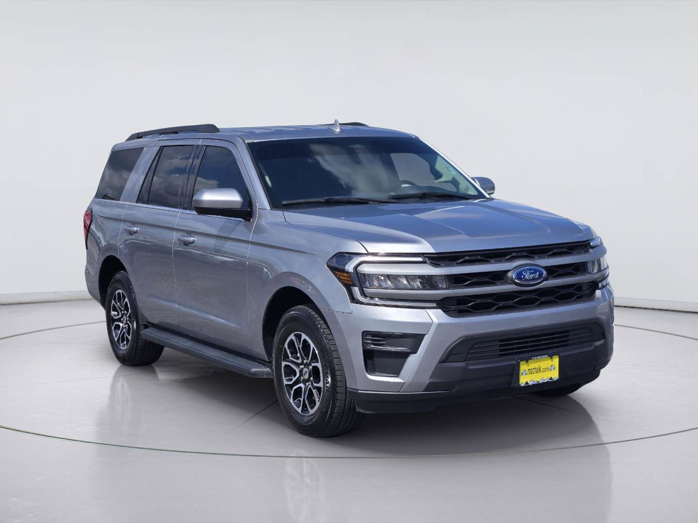 Used 2024 Ford Expedition XLT RWD image 3