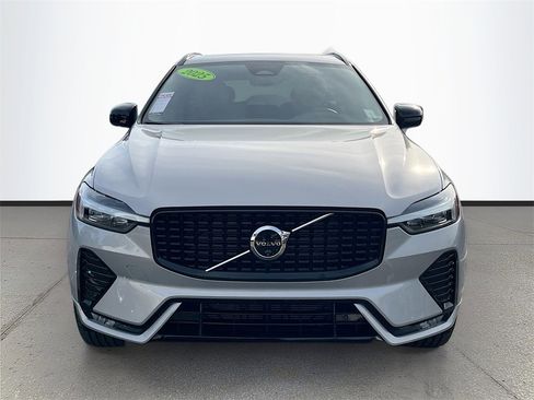 Used 2025 Volvo XC60 B5 Plus image 2