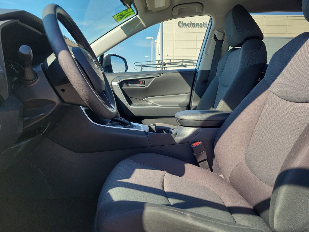 Used 2025 Toyota RAV4 XLE AWD/4WD image 30
