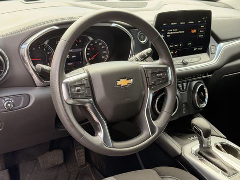 Used 2024 Chevrolet Blazer LT w/ Convenience Package FWD image 17