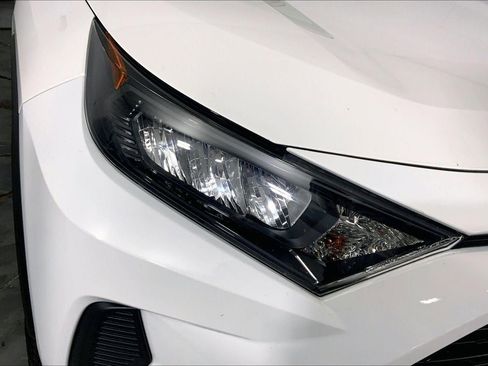 Used 2019 Toyota RAV4 LE w/ Carpet Mat Package image 26