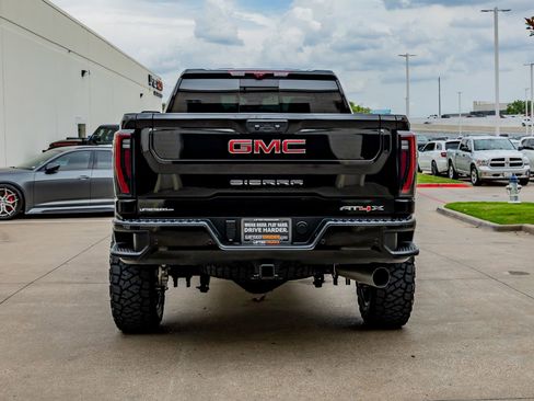 Used 2025 GMC Sierra 2500 AT4X AWD/4WD image 8