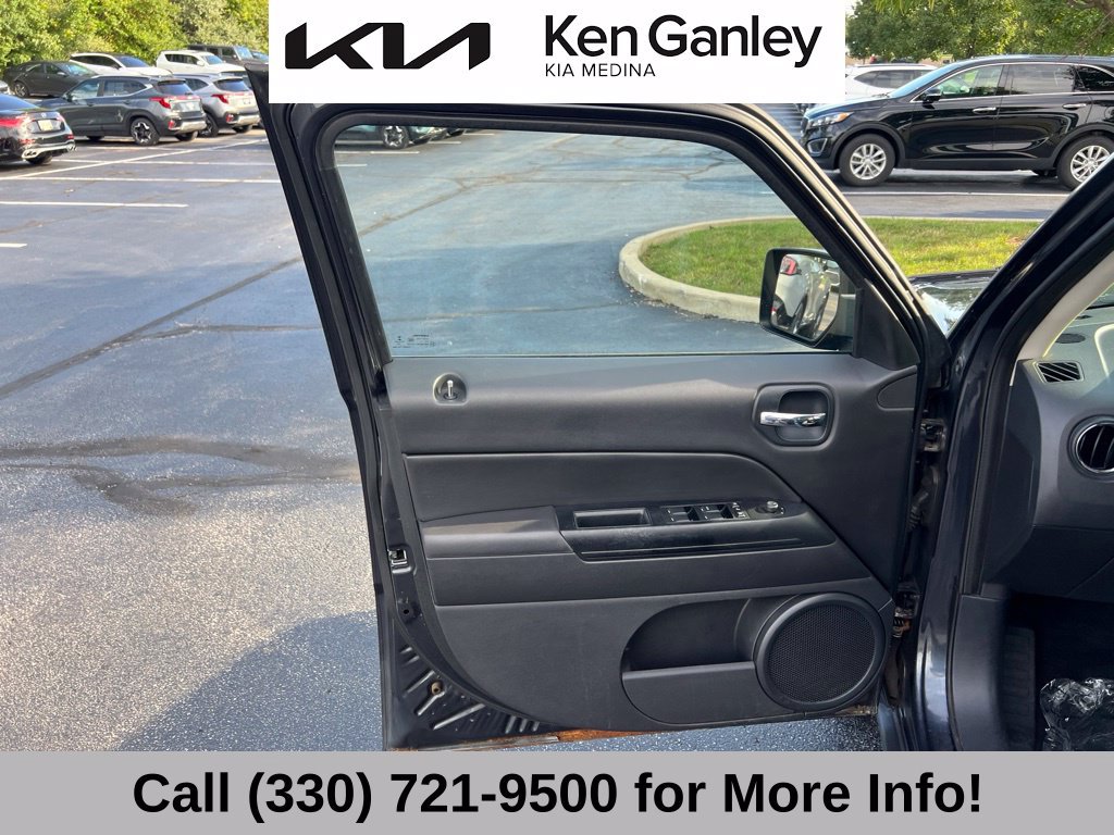 Used 2014 Jeep Patriot Latitude FWD image 23