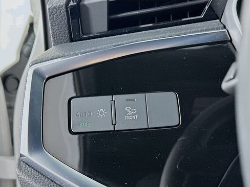 Used 2025 Audi Q3 2.0T Premium image 16