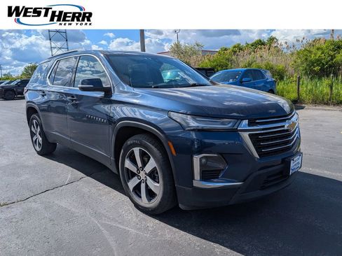 Used 2023 Chevrolet Traverse LT w/ LT Premium Package AWD/4WD image 1